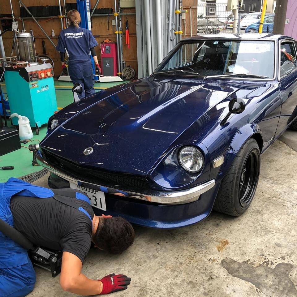 旧車、引っ張りタイヤ交換