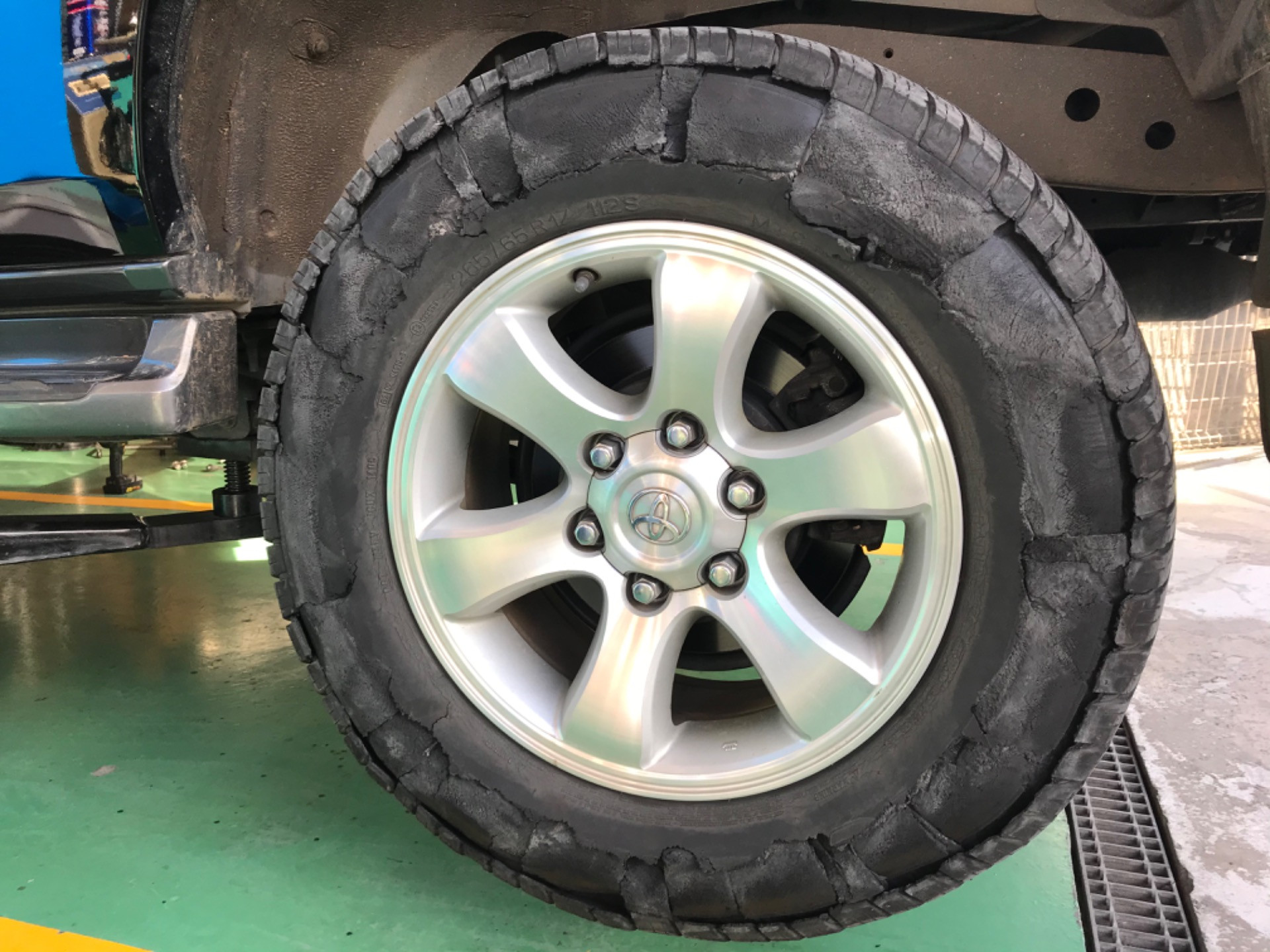 バーストタイヤ