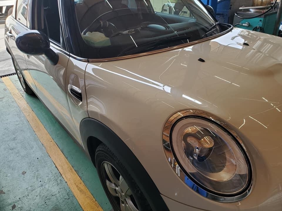 ガラス交換、ホワイトレター、トラックタイヤ交換